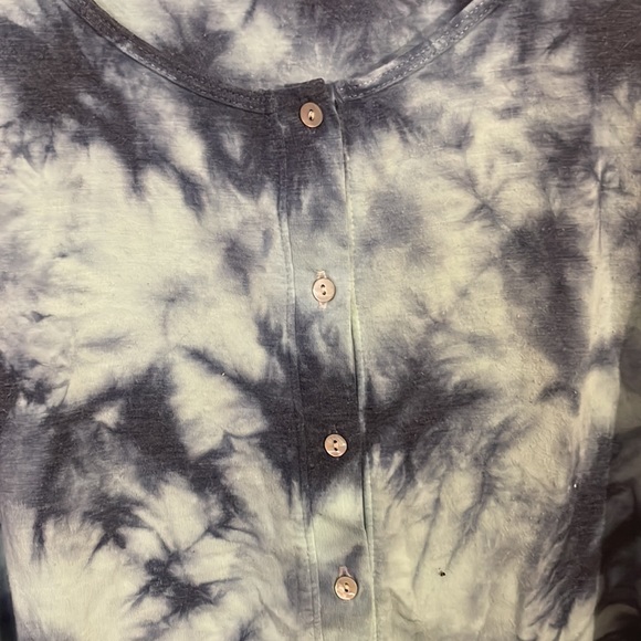 Large Mudd Dark and Light Blue Tie Dyed Button-down Tank Top - Picture 4 of 5